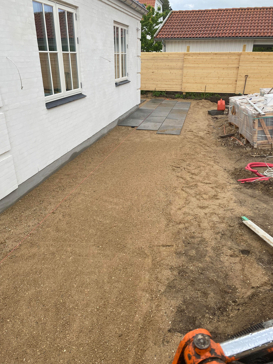 Betonbelægning ved nyt byggeri i Allerød af Haarkjær Byg